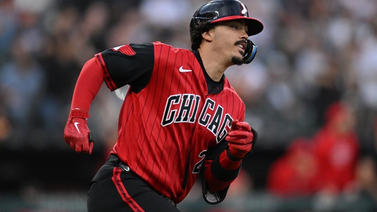 
                 May 29, 2026; Chicago, Illinois, USA; Chicago White Sox third baseman Miguel Vargas (20) runs after hitting an RBI double against the Detroit Tigers during the third inning at Rate Field. Mandatory Credit: Patrick Gorski-Imagn Images 
              