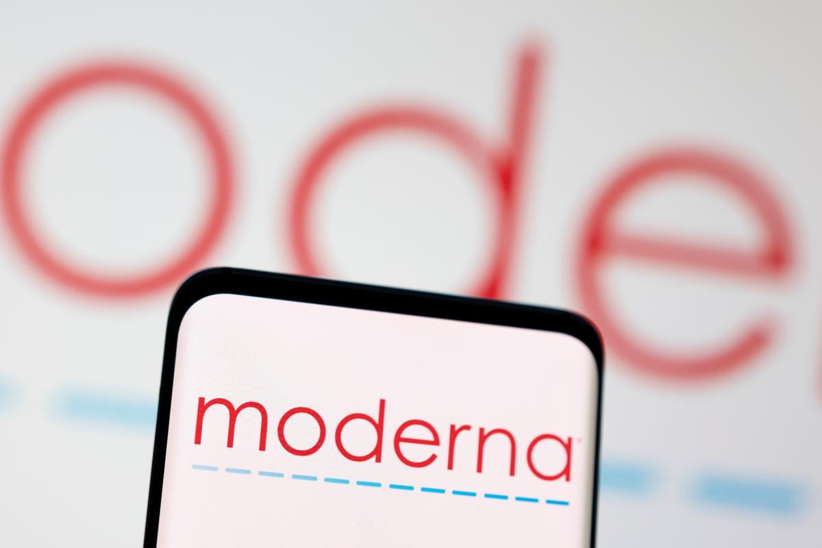 Moderna logo is seen displayed in this illustration taken, May 3, 2022. REUTERS/Dado Ruvic/Illustration