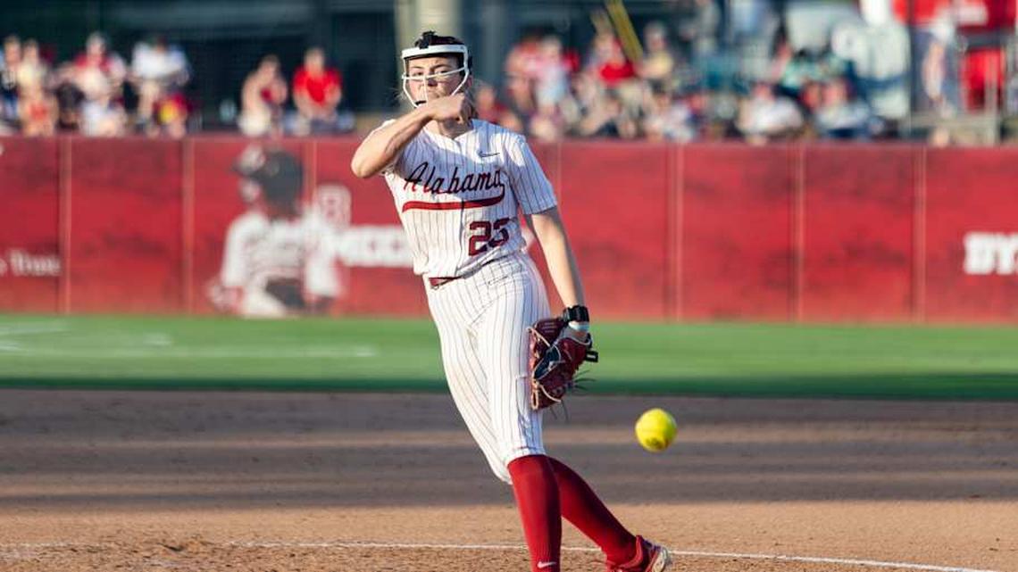  Alabama pitcher Jocelyn Briski pitches in the first game of the series against Kentucky on Apr. 17, 2026. | Sarah Munzenmaier/Alabama Crimson Tide on SI 