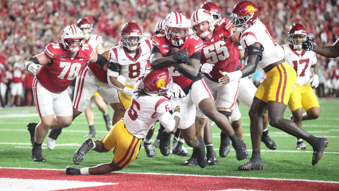 USC's offense collapses in loss to Wisconsin, jeopardizing its playoff hopes 