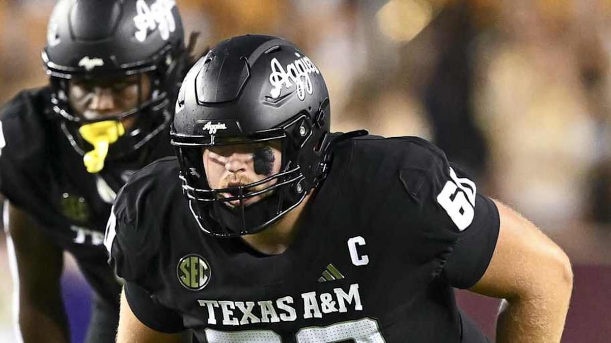  Oct 26, 2024; College Station, Texas, USA; Texas A&M Aggies offensive lineman Trey Zuhn III (60) lines up during the second quarter against the LSU Tigers. The Aggies defeated the Tigers 38-23; at Kyle Field. Mandatory Credit: Maria Lysaker-Imagn Images. | Maria Lysaker-Imagn Images 