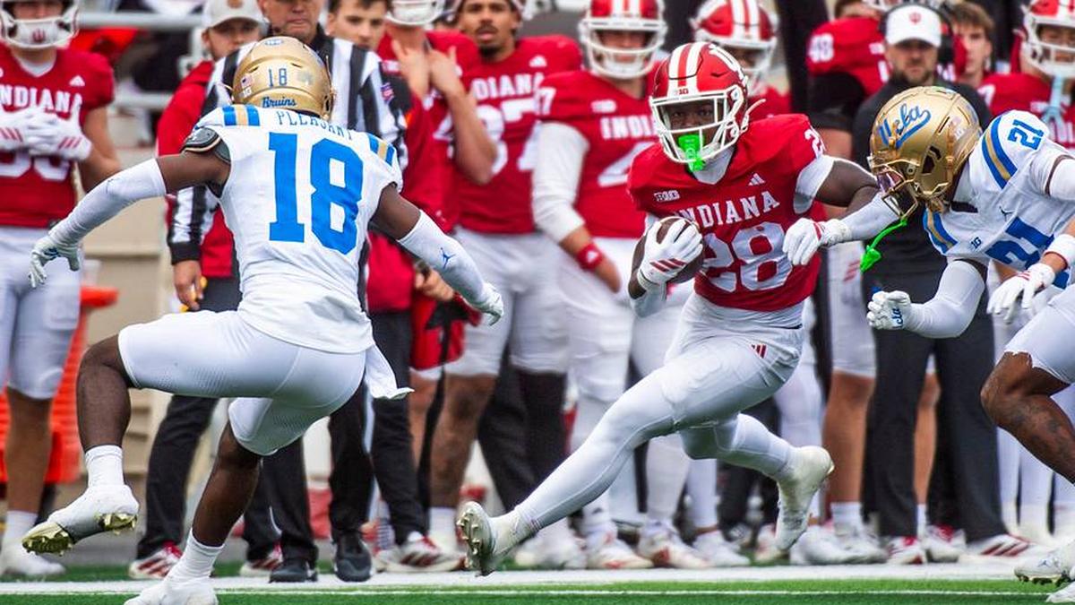  Indiana's Khobe Martin (28) runs during the Indiana versus UCLA football game at Memorial Stadium on Saturday, Oct. 25, 2025. | Rich Janzaruk/Herald-Times / USA TODAY NETWORK via Imagn Images 