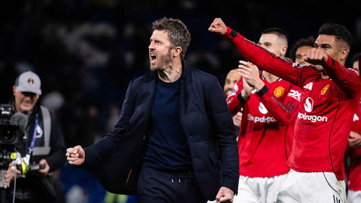  Michael Carrick is proving he can do the job. | Ash Donelon/Manchester United/Getty Images 