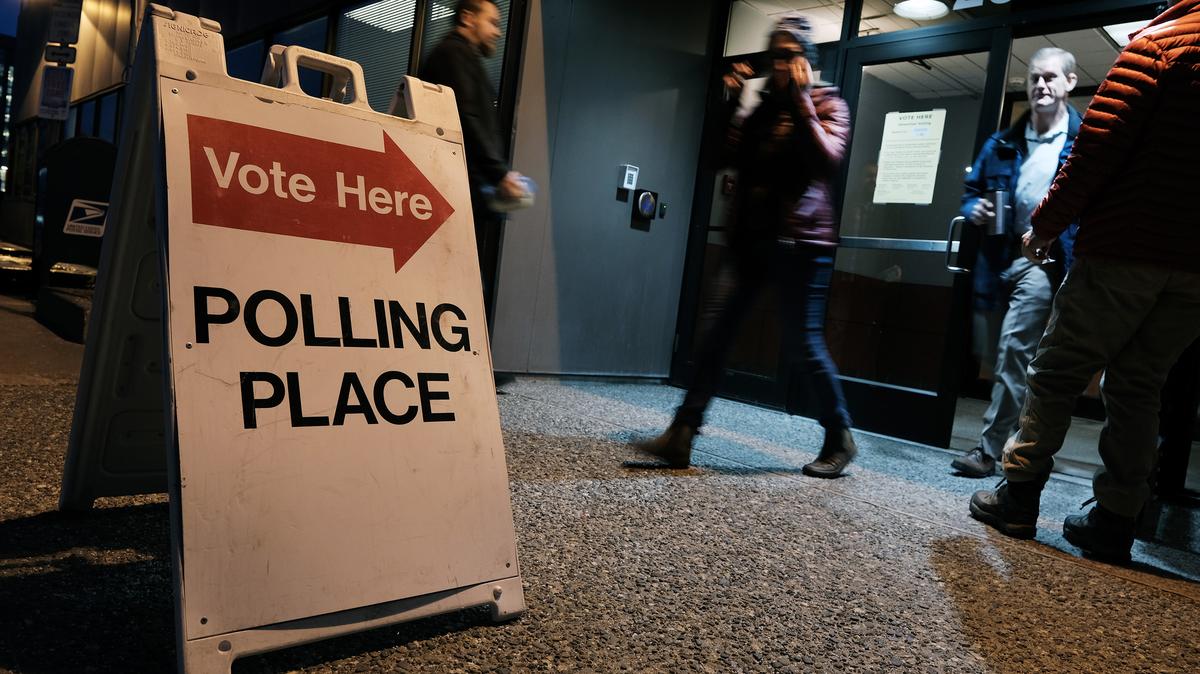 Voters at a polling station in Anchorage, Alaska, in 2022. (Spencer Platt/Getty Images/TNS)