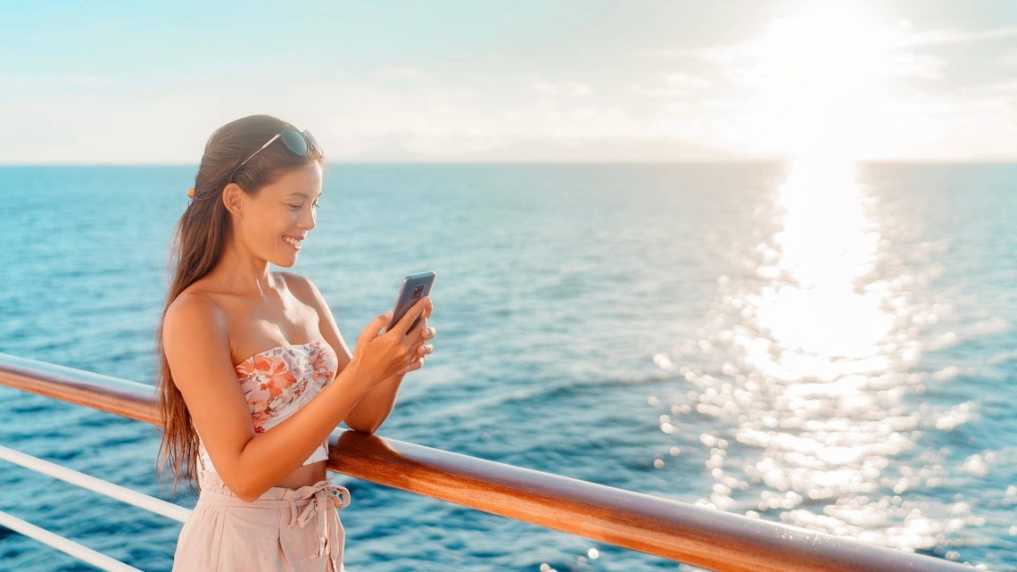 The Airplane Mode Setting That Can Keep a $300 Charge Off Your Cruise Bill 