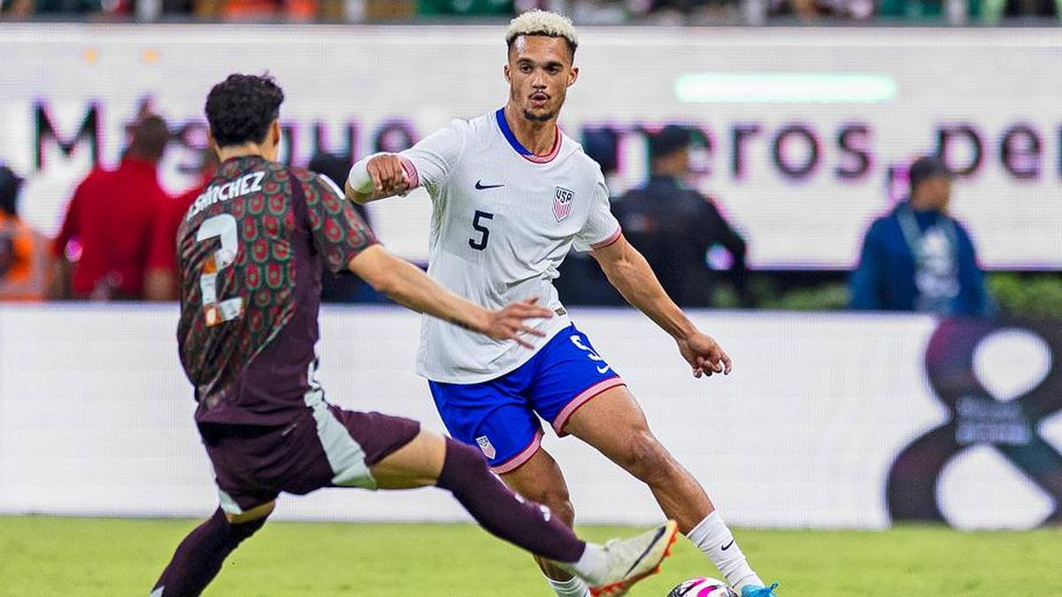  U.S. hopes will be buoyed by European-based players such as Antonee Robinson. | Andrew J. Clark/ISI Photos/USSF/Getty Images 
