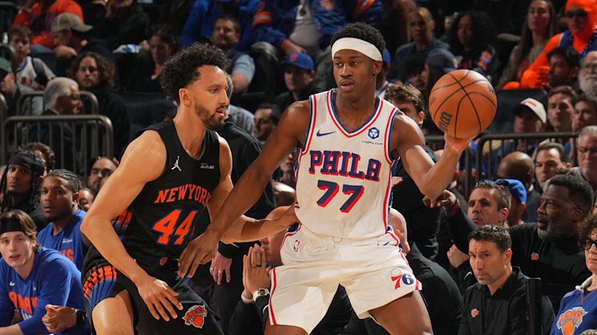 VJ Edgecombe looks to pass while guarded by Landry Shamet. 