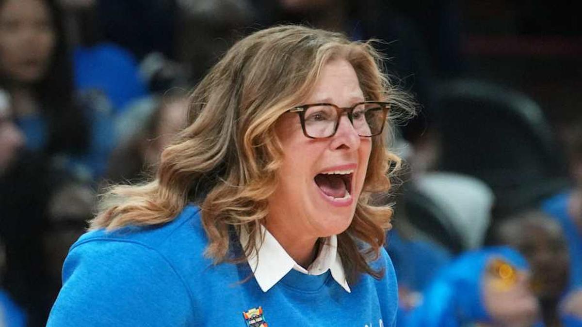  UCLA Bruins head coach Cori Close yells out to her team as they play the South Carolina Gamecocks in the NCAA women's basketball national championship at Mortgage Matchup Center in Phoenix on April 5, 2026. | Joe Rondone/The Republic / USA TODAY NETWORK via Imagn Images 