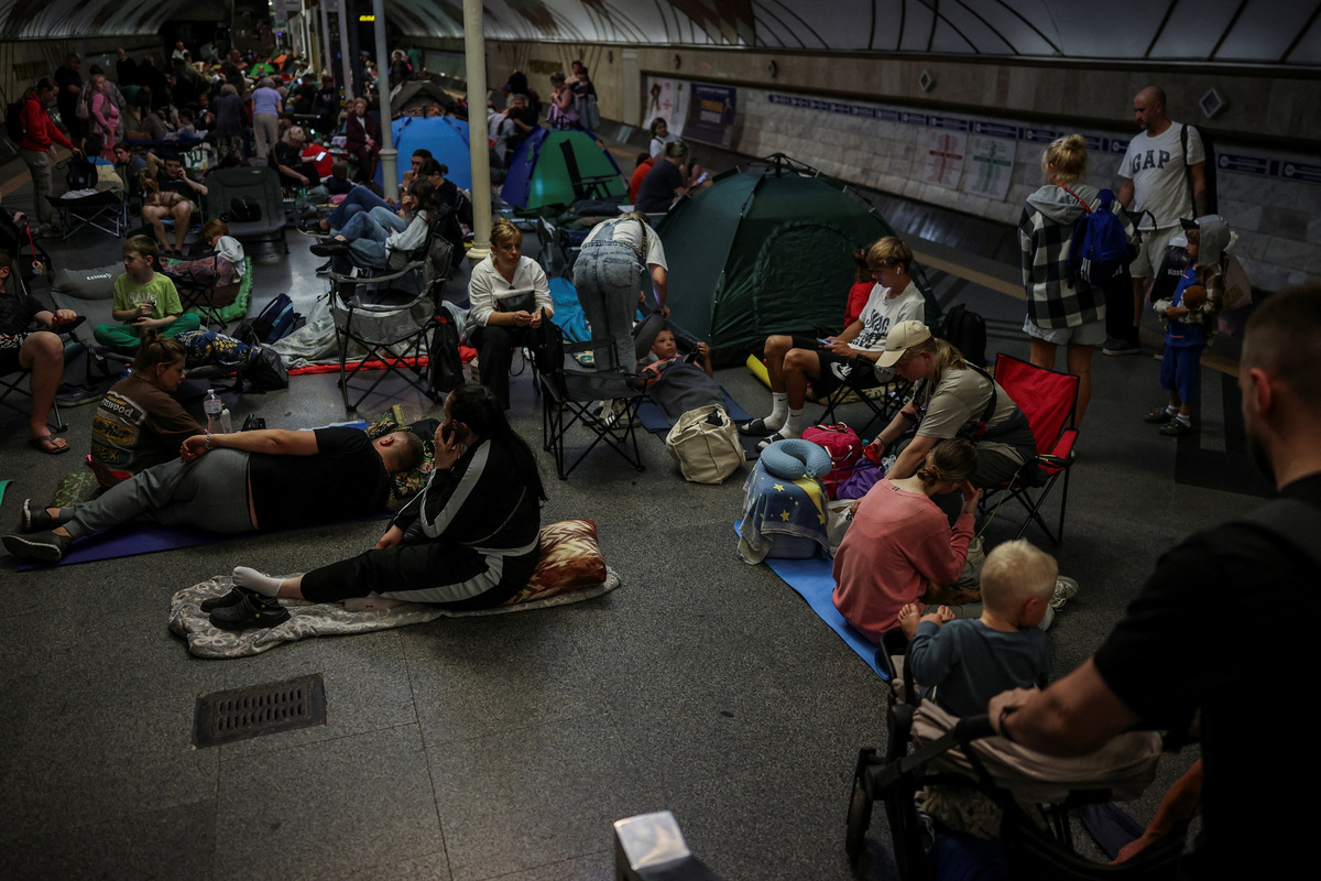 People take shelter inside a metro station during an overnight Russian missile and drone strike, amid Russia's attack on Ukraine, in Kyiv, Ukraine, July 1, 2026. REUTERS/Alina Smutko