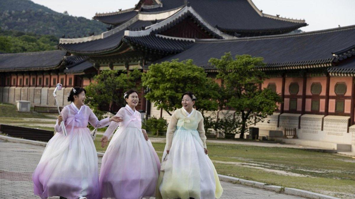 Women wearing Korean traditional Hanbok clothing react as they visit the Gyeongbokgung Palace in Seoul, South Korea, 13 May 2026. The palace grounds are open for night tours from 13 May to 14 June 2026. Photo BY JEON HEON-KYUN / EPA