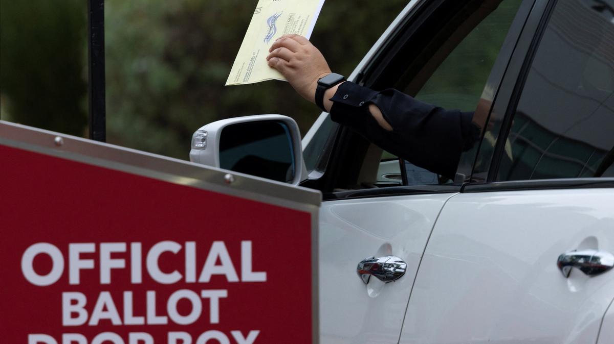 A voter drops off their election ballots at a drive-through ballot drop box outside the registrar of voters' office during the California primary election in San Diego, California, U.S., June 2, 2026.  REUTERS/Mike Blake