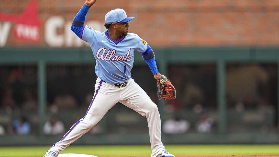 Ozzie Albies hits 2 HRs as Braves walk off Brewers 