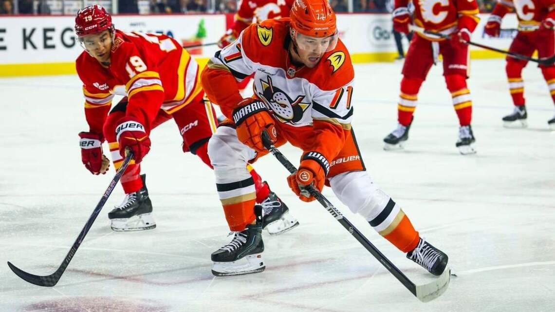 Struggling Ducks seek faster start against surging Devils