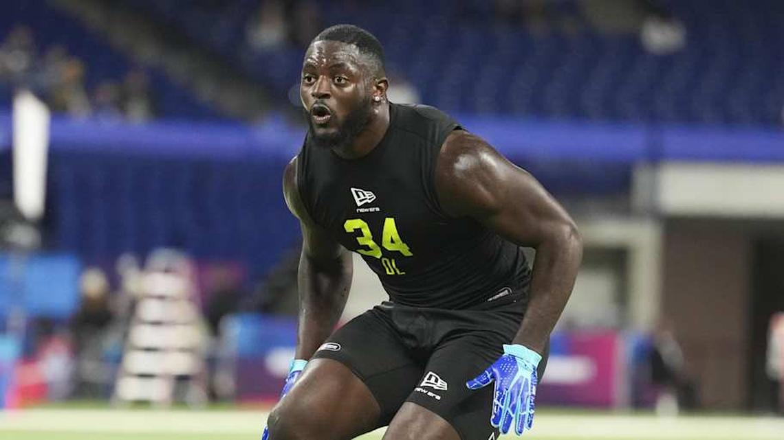  Feb 26, 2026; Indianapolis, IN, USA; Auburn defensive lineman Keyron Crawford (DL34) during the NFL Scouting Combine at Lucas Oil Stadium. Mandatory Credit: Kirby Lee-Imagn Images | Kirby Lee-Imagn Images 
