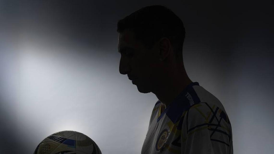  Ángel Di María's first transfer fee was the grand sum of 35 soccer balls. | Sports Illustrated 