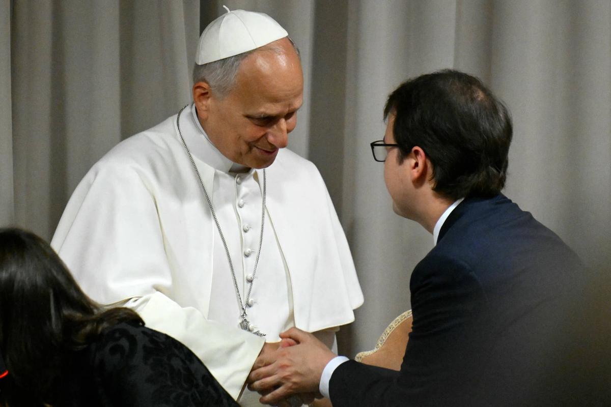  Pope Leo XIV and Anthropic unite for ethical AI. 