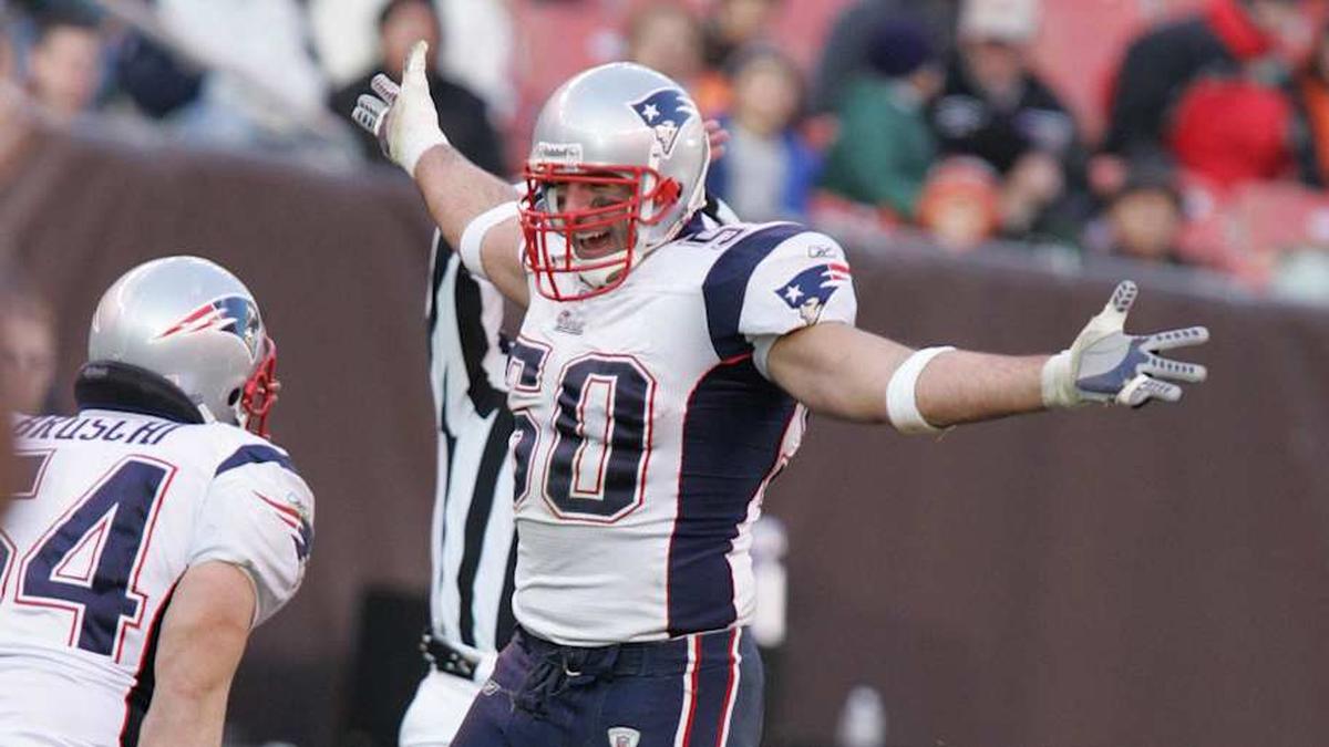 Dec 5, 2004; Cleveland, OH, USA;New England Patriots #50 Mike Vrabel Celebrates his second half sack with teammate #54 Tedy Bruschi against Cleveland Browns quarterback #12 Luke McCown at Cleveland Browns Stadium. Patriots beat the Browns. Mandatory Credit: Photo by Matthew Emmons-Imagn Images (©) Copyright 2004 by Matthew Emmons | Matthew Emmons-Imagn Images 