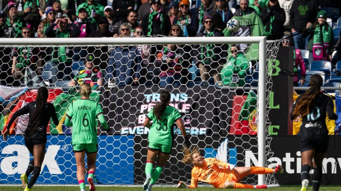NWSL roundup: Boston sets attendance mark but loses in league debut