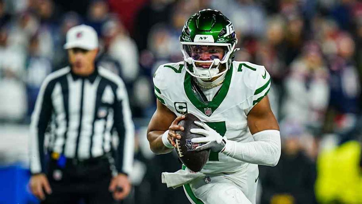 Jets quarterback Justin Fields was reportedly invited to the NFL Pro Bowl Games, but turned down the offer. 