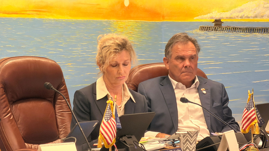Probation ends early for Naples mayor, who was arrested for DUI