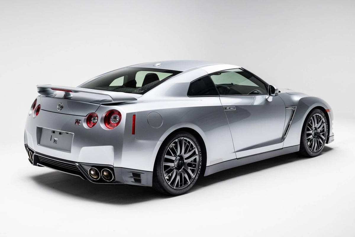  2016 Nissan GT-R Premium