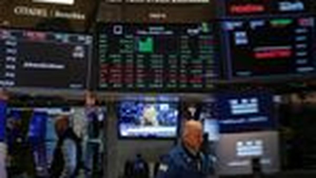 A screen displays trading of the S&P 500 Index at the New York Stock Exchange (NYSE) in New York City, U.S., January 2, 2026. REUTERS/Jeenah Moon