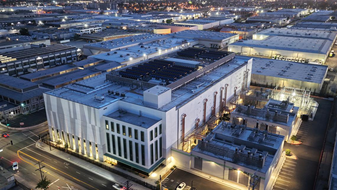Michael Hiltzik: A surge in Nevada data center construction threatens the electricity supply for 49,000 Californians 