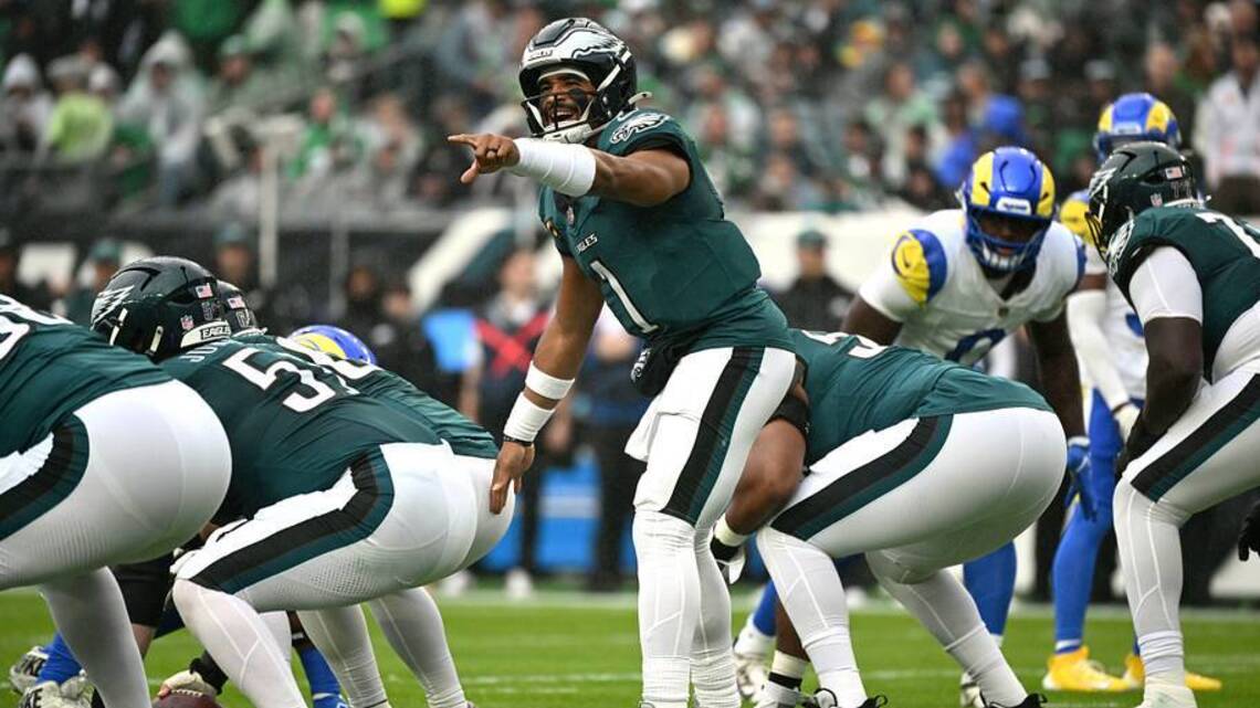 The Eagles Have a New Offense, But Their Issues Look All Too Familiar 