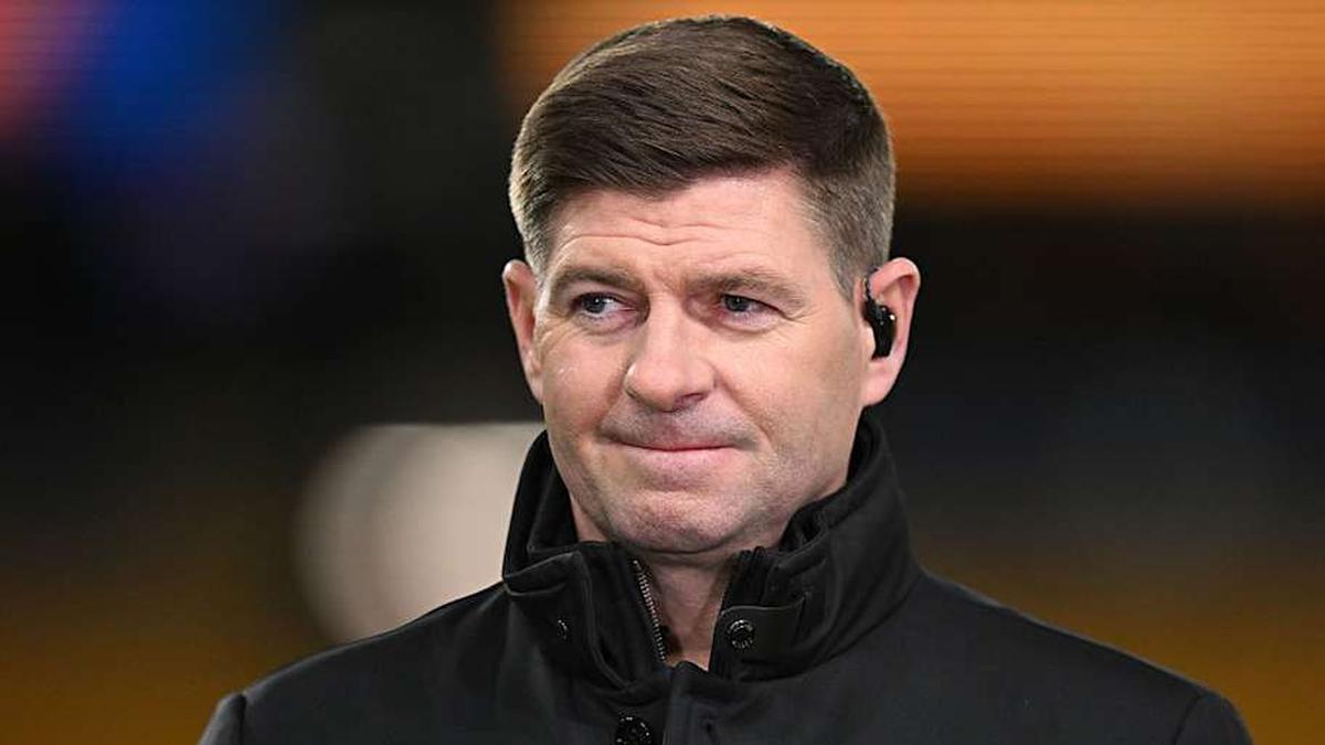  Steven Gerrard was instrumental in Salah's exit. | Ben Roberts/Danehouse/Getty Images 