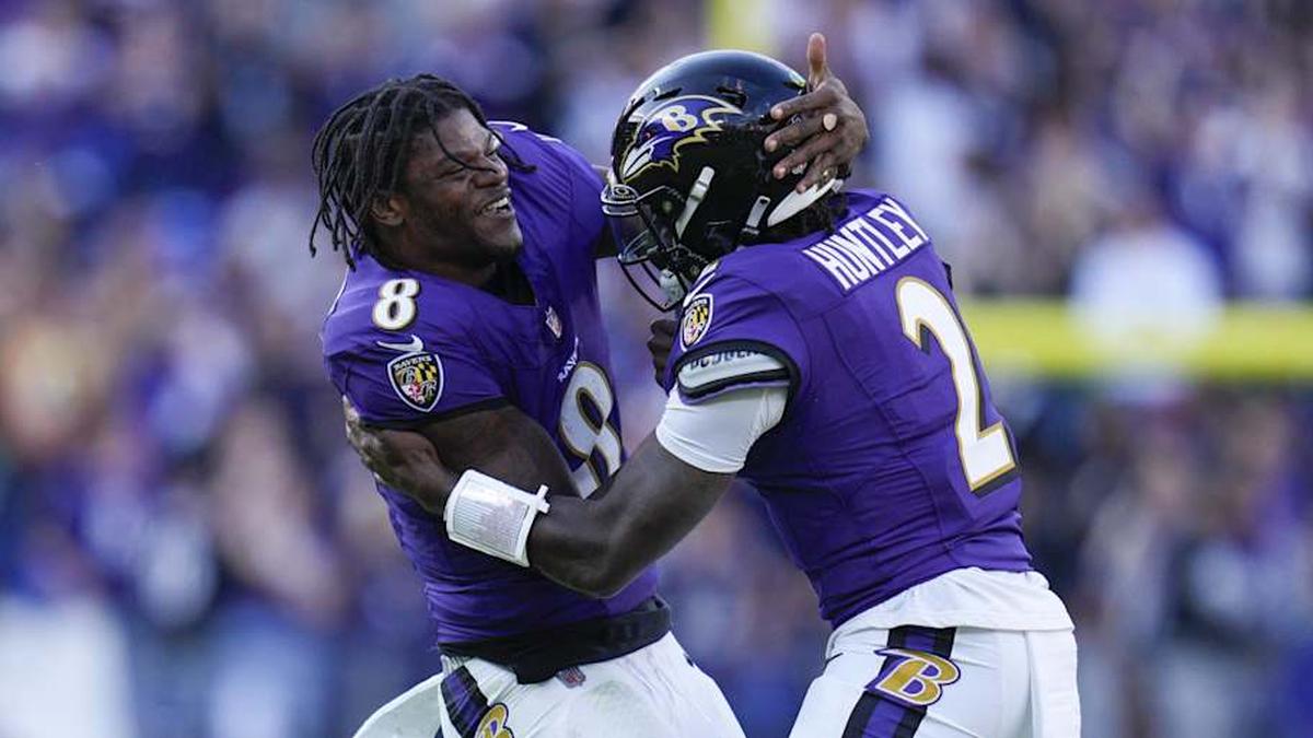  Lamar Jackson and Tyler Huntley make up the top half of the Ravens' quarterback room. | Jessica Rapfogel-Imagn Images 