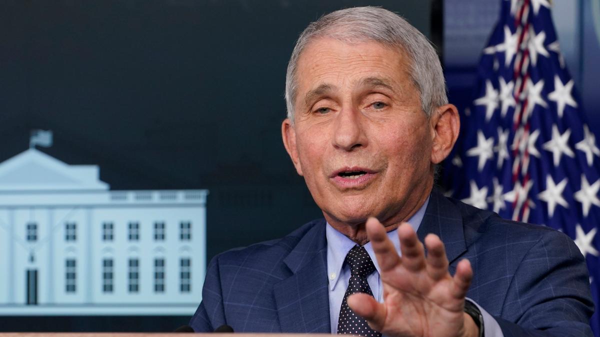 El doctor Anthony Fauci, director del Instituto Nacional de Enfermedades Alérgicas e Infecciosas de Estados Unidos, habla durante una conferencia de prensa con el grupo de trabajo contra el coronavirus el jueves 19 de noviembre de 2020 en la Casa Blanca, en Washington. (AP Foto/Susan Walsh)