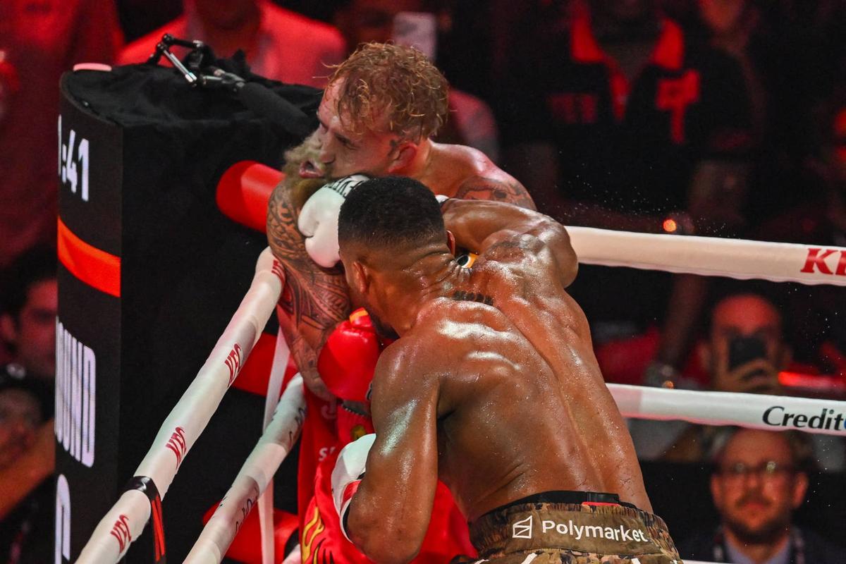  Jake Paul (L) Anthony Joshua (R) Giorgio VIERA / AFP-Getty Images