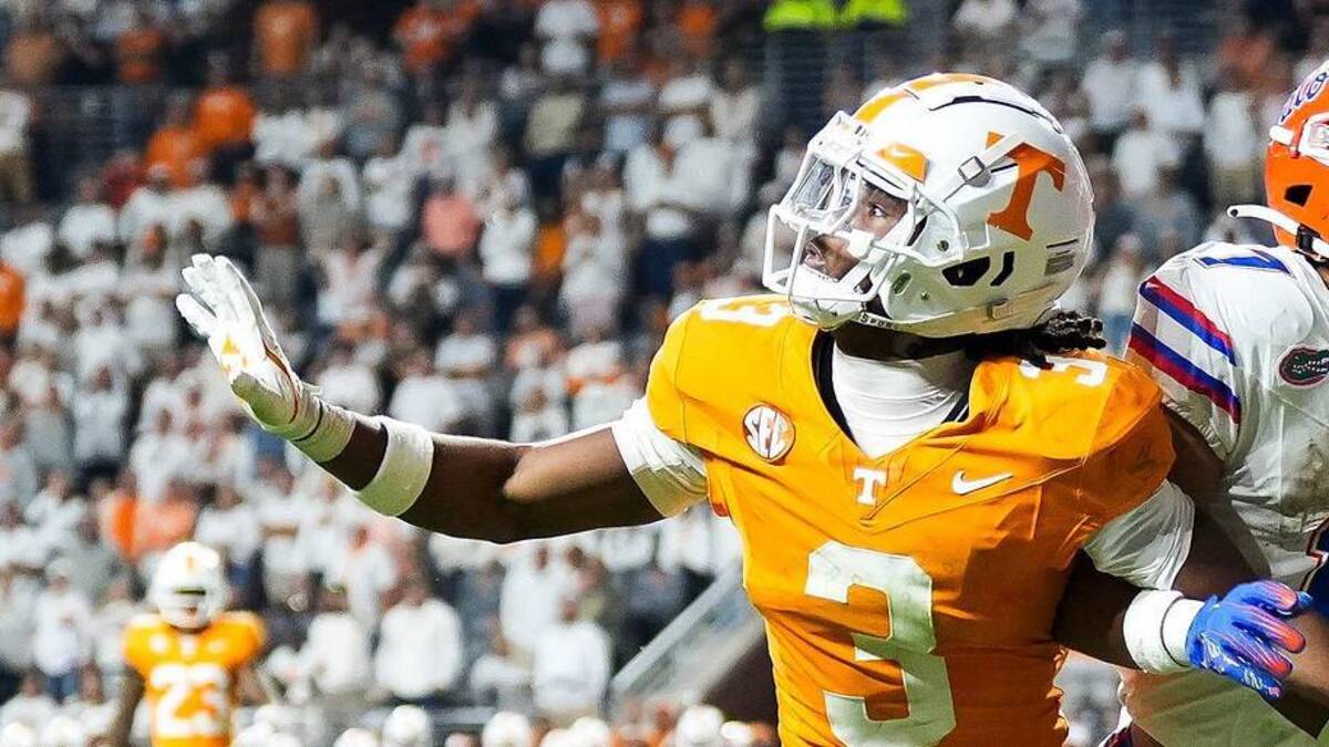  Oct 12, 2024; Knoxville, Tennessee, USA; Tennessee Volunteers defensive back Jermod McCoy (3) and defensive back Christian Charles (14) defend Florida Gators wide receiver Chimere Dike (17) at Neyland Stadium. Mandatory Credit: Brianna Paciorka/USA TODAY Network via Imagn Images | Brianna Paciorka/USA TODAY Network via Imagn Images 