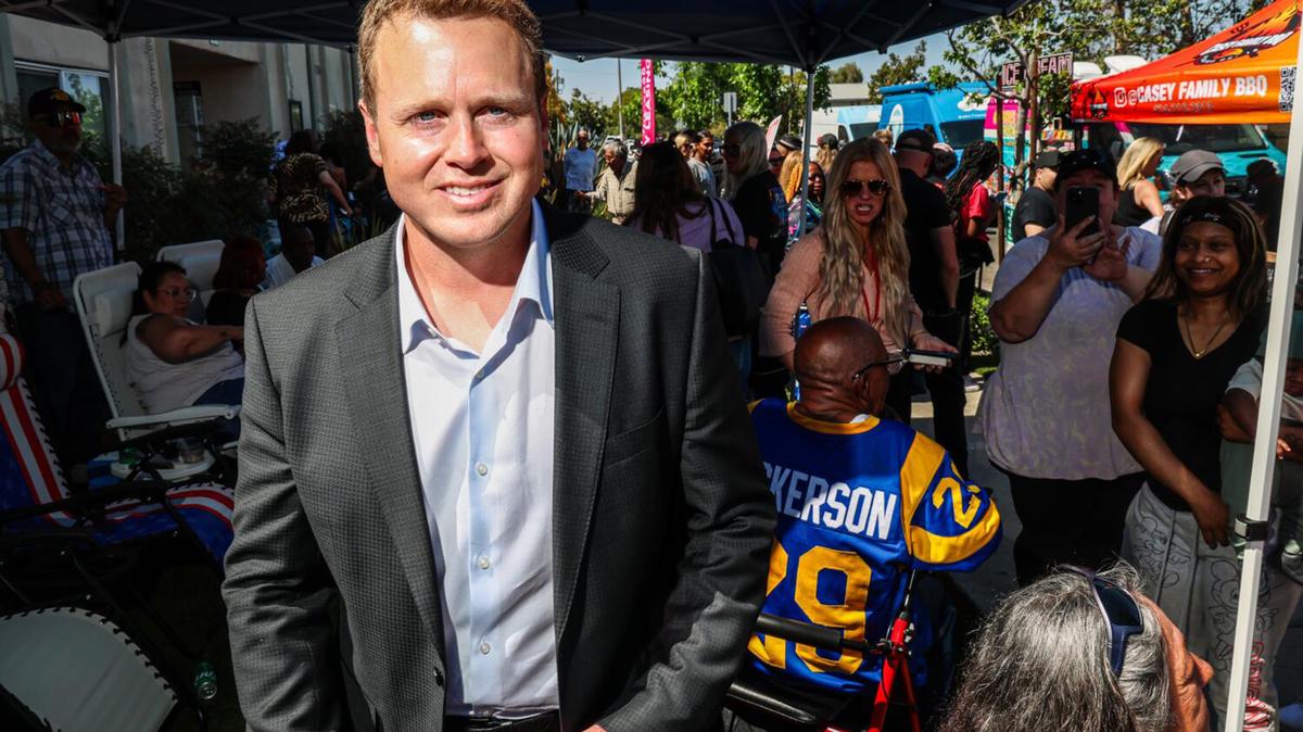 L.A. Mayoral candidate Spencer Pratt hosts a campaign "block party" event on 10th Ave. in Los Angeles on May 20, 2026. (Robert Gauthier/Los Angeles Times/TNS)