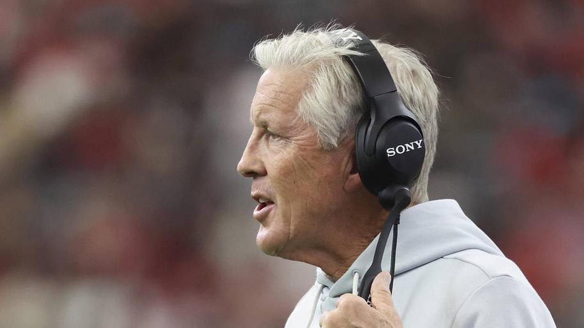  Dec 21, 2025; Houston, Texas, USA; Las Vegas Raiders head coach Pete Carroll reacts after a play during the game against the Houston Texans at NRG Stadium. Mandatory Credit: Troy Taormina-Imagn Images | Troy Taormina-Imagn Images 