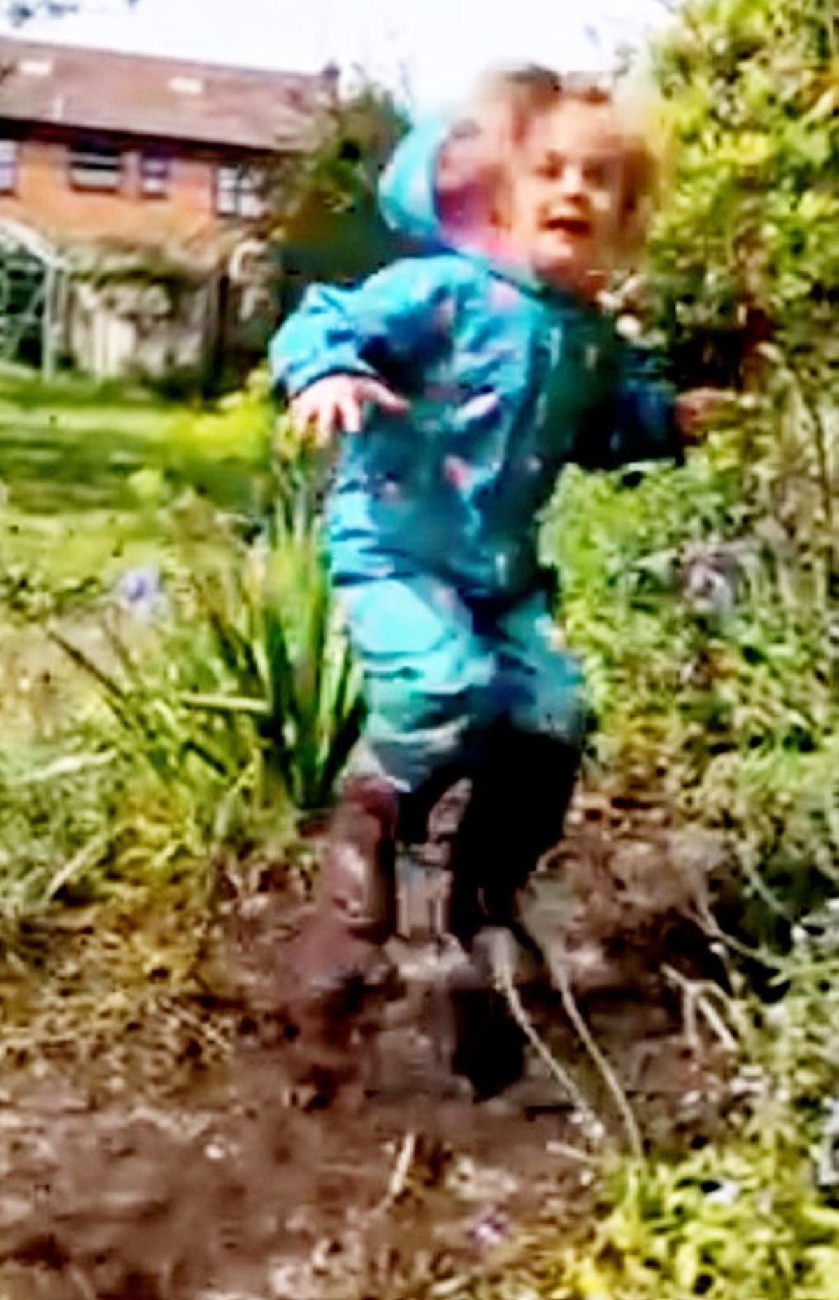  Bonnie Howard jumping in puddles. (Gemma Hill via SWNS() 