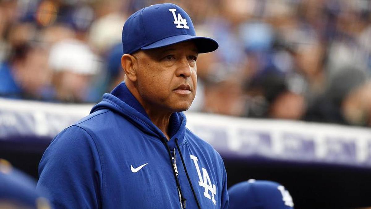  Dave Roberts is aiming to lead the Dodgers to MLB's first three-peat since the 1998–2000 Yankees. | Christopher Hanewinckel-Imagn Images 