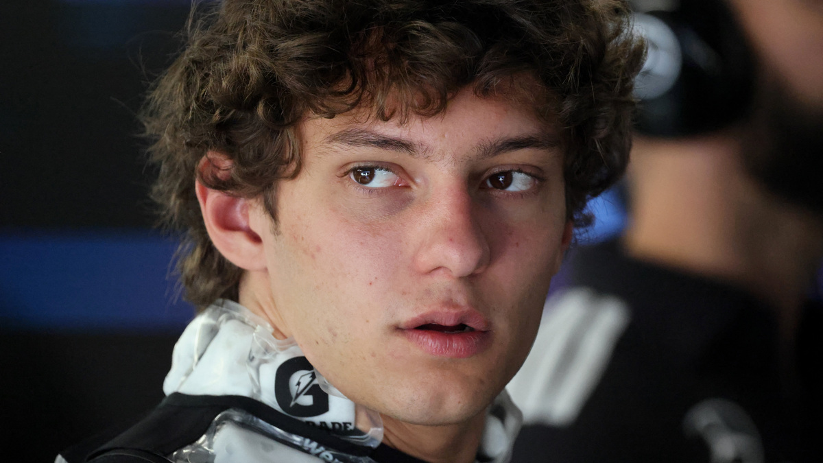 FILE PHOTO: Formula One F1 - Barcelona-Catalunya Grand Prix - Circuit de Barcelona-Catalunya, Barcelona, Spain - June 13, 2026 Mercedes' Andrea Kimi Antonelli during practice REUTERS/Nacho Doce/File Photo