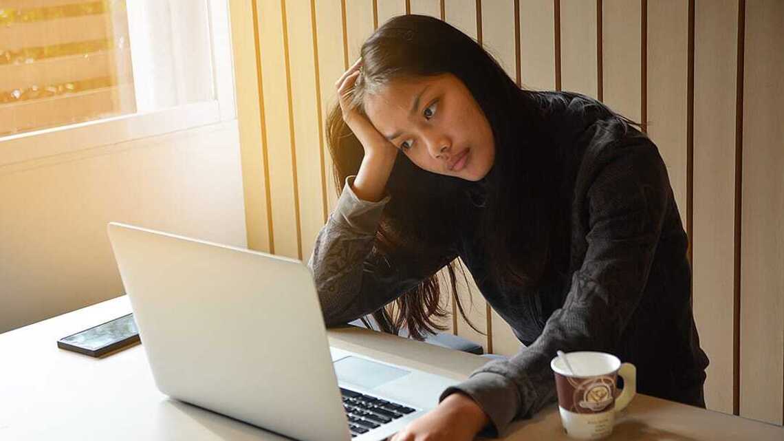 Survey: 1 in 4 Americans are anxious about AI. Here’s what therapists say actually helps 