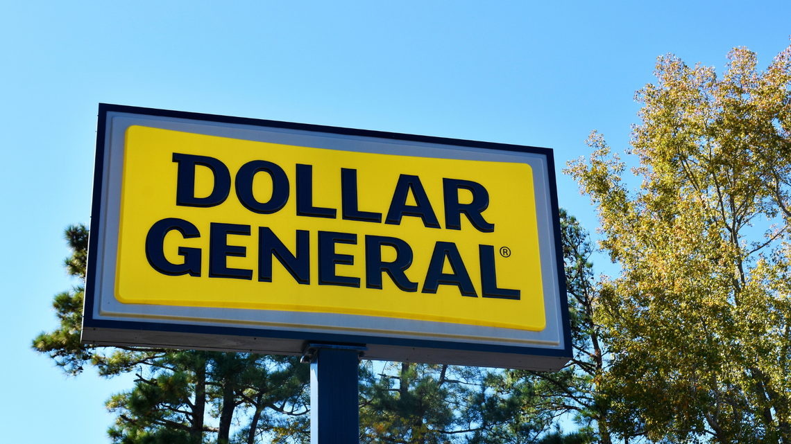 Dollar General Holly Williams Rectangular Mirror with Gold Frame. 