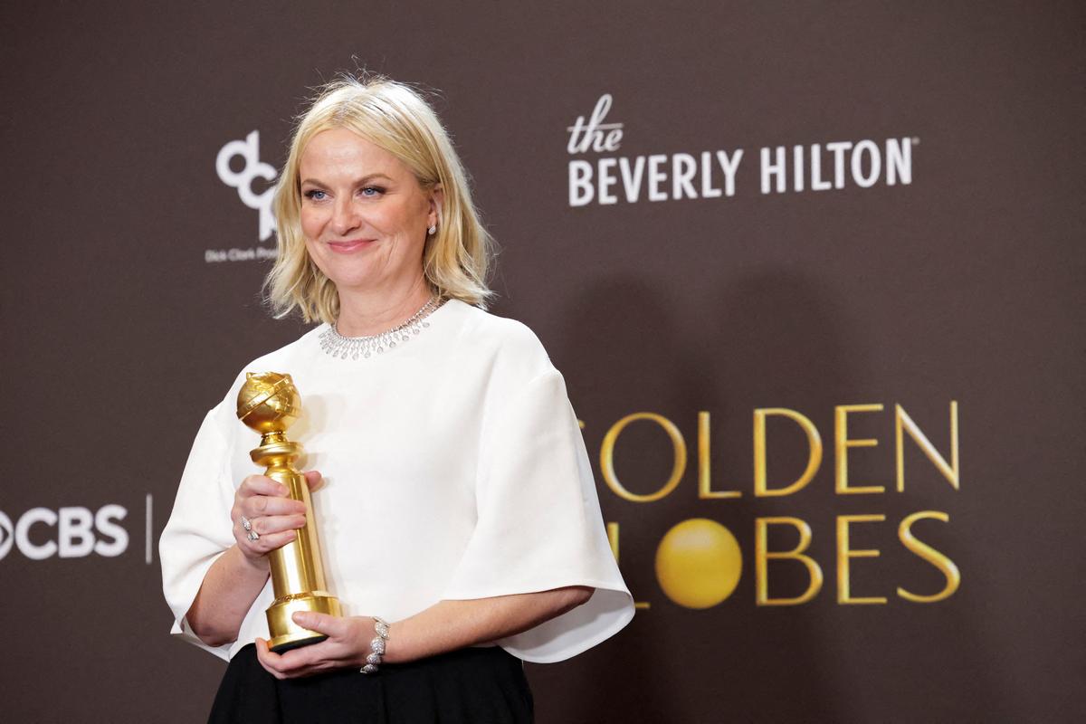 FILE PHOTO: Amy Poehler poses with the Best Podcast award for "Good Hang with Amy Poehler" at the 83rd Annual Golden Globes in Beverly Hills, California, U.S., January 11, 2026. REUTERS/Mario Anzuoni/File Photo