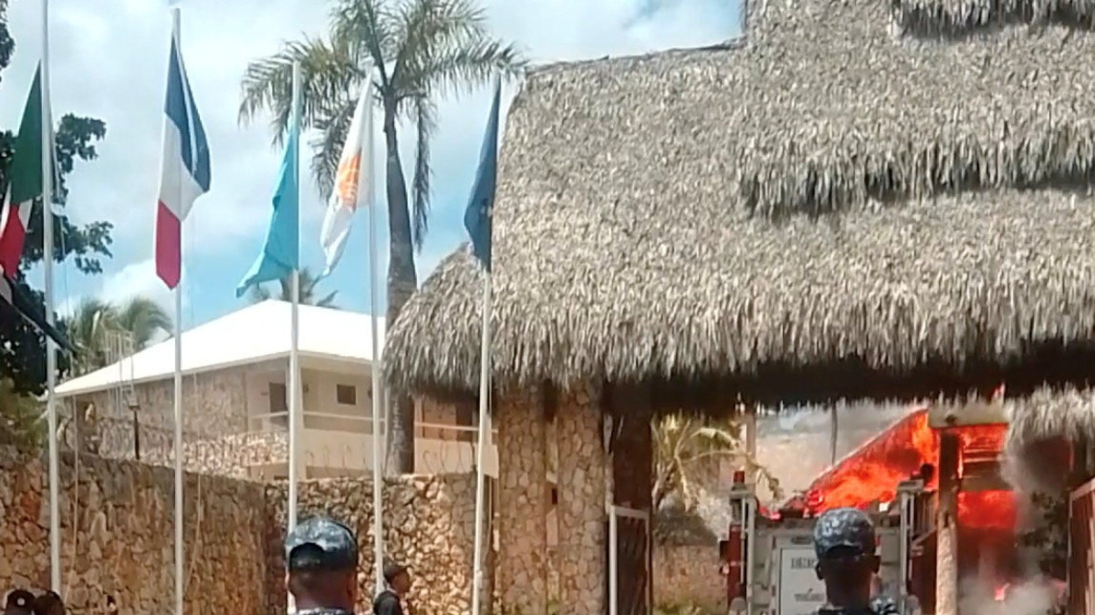 Police officers operate following a fire at a Viva Dominicus resort in Bayahibe, La Altagracia, Dominican Republic, June 19, 2026, in this still taken from a social media video. Junito Mieses/via REUTERS