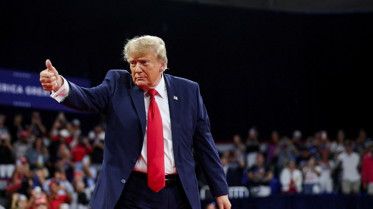 Trump campaigns in Michigan a day after Obama rallies Democrats | Miami ...