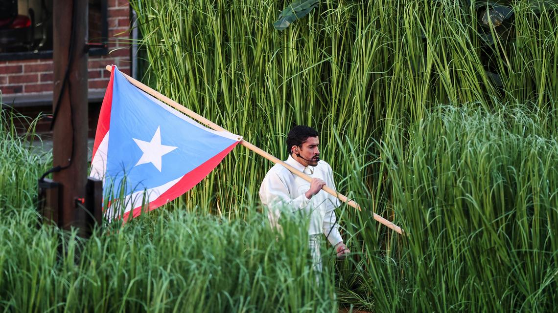 Bad Bunny's Super Bowl halftime show featured 2 boxers. Here's why. 