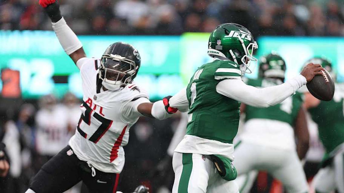  Falcons linebacker James Pearce Jr. faces three felonies and an uncertain future with Atlanta. | Vincent Carchietta-Imagn Images 