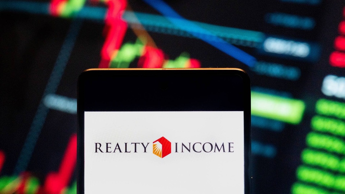 Realty Income's 5.3% yield dwarfs S&P 500 average 