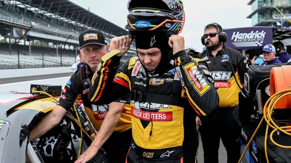 Noah Gragson agrees to extension with Front Row Motorsports 