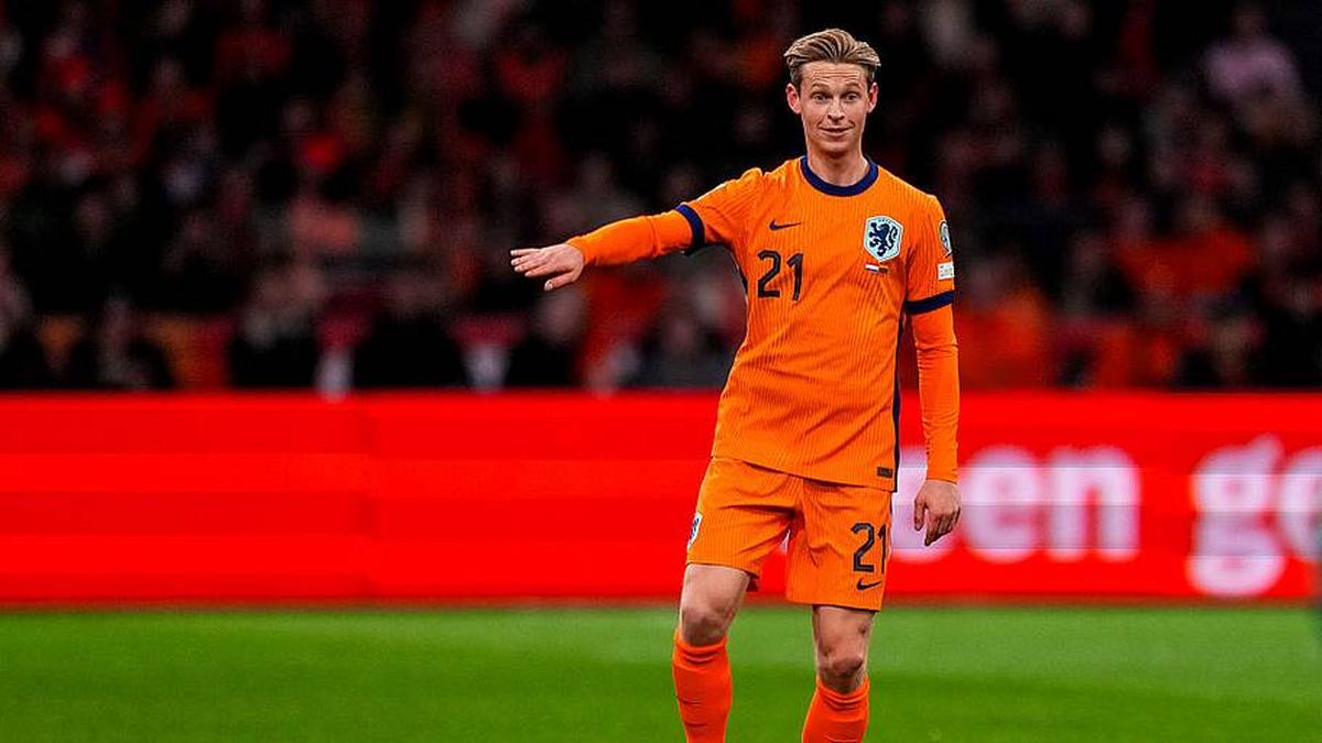  Frenkie de Jong is the Oranje's orchestra conductor. | Rene Nijhuis/MB Media/Getty Images 