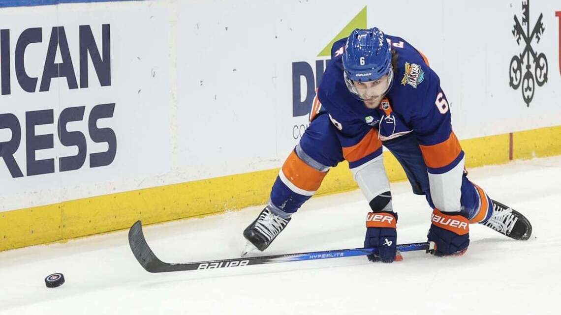 Islanders, Canucks dealing with similar late-game lapses 