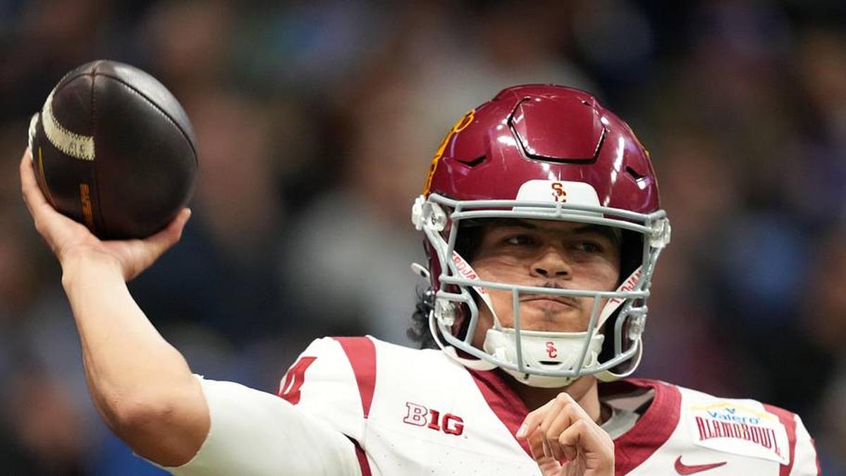  Dec 30, 2025; San Antonio, TX, USA; Southern California Trojans quarterback Jayden Maiava (14) throws the ball against the TCU Horned Frogs in the first half during the Alamo Bowl at Alamodome. Mandatory Credit: Kirby Lee-Imagn Images | Kirby Lee-Imagn Images 